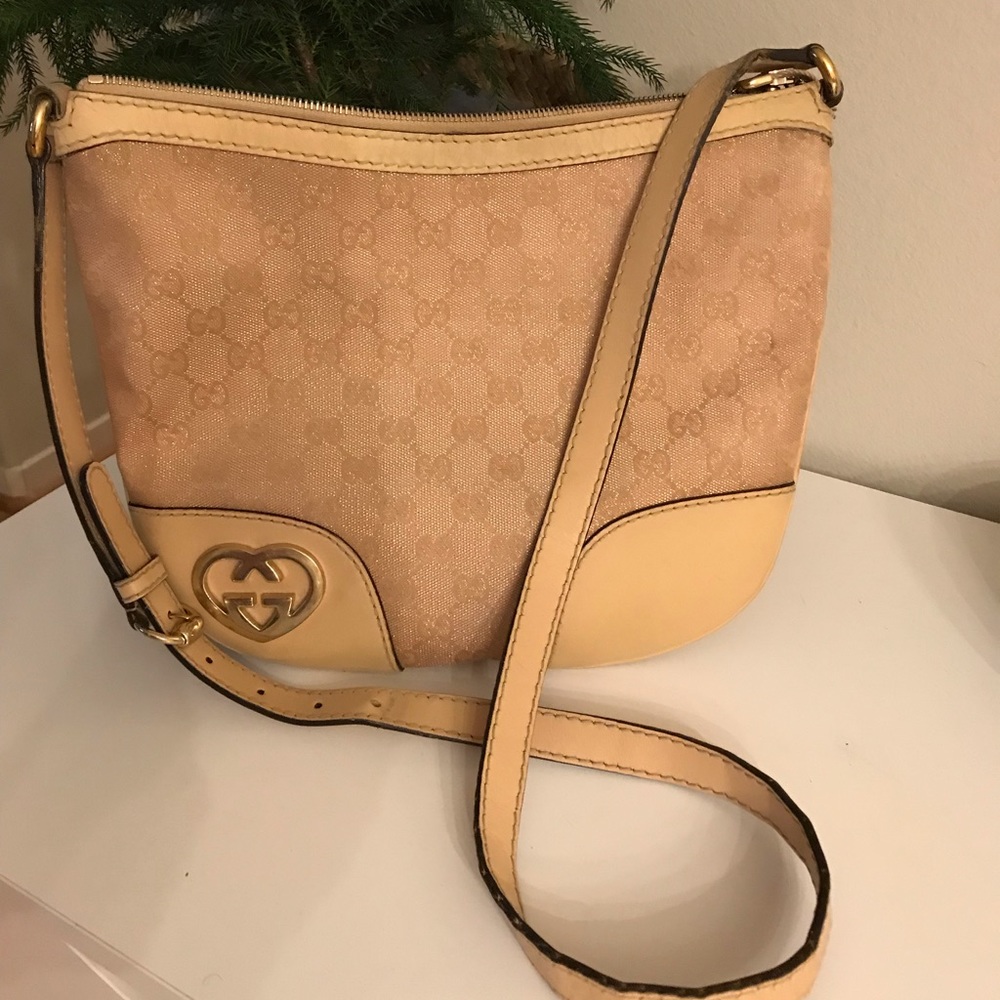 Lovely and Luxurious Vintage GUCCI Crossbody Bag